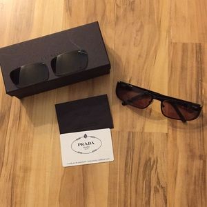 Pre-Owned Authentic Prada Sunglasses rx lenses